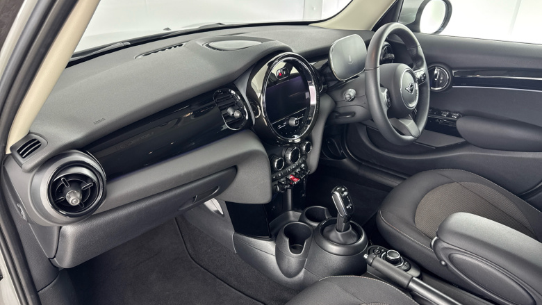 MINI Hatchback 1.5 Cooper Classic Premium 5dr Auto Petrol Hatchback